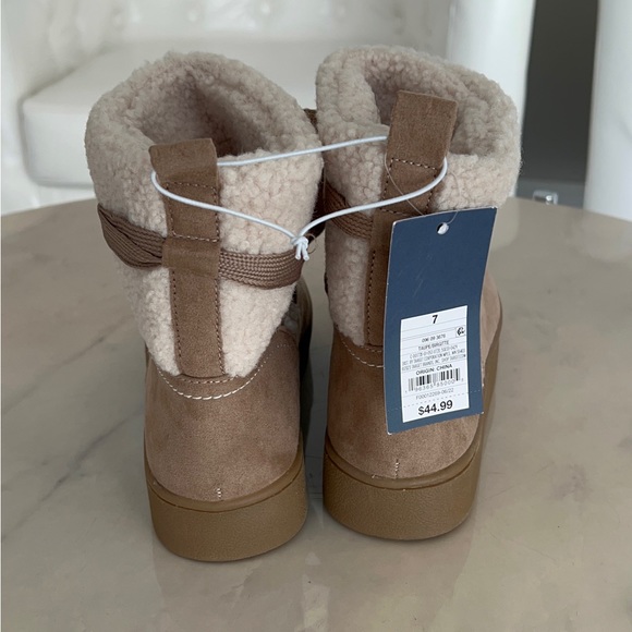 Universal Thread, Women’s, Sherpa Lined, Lace-Up, Boots. - Picture 6 of 6